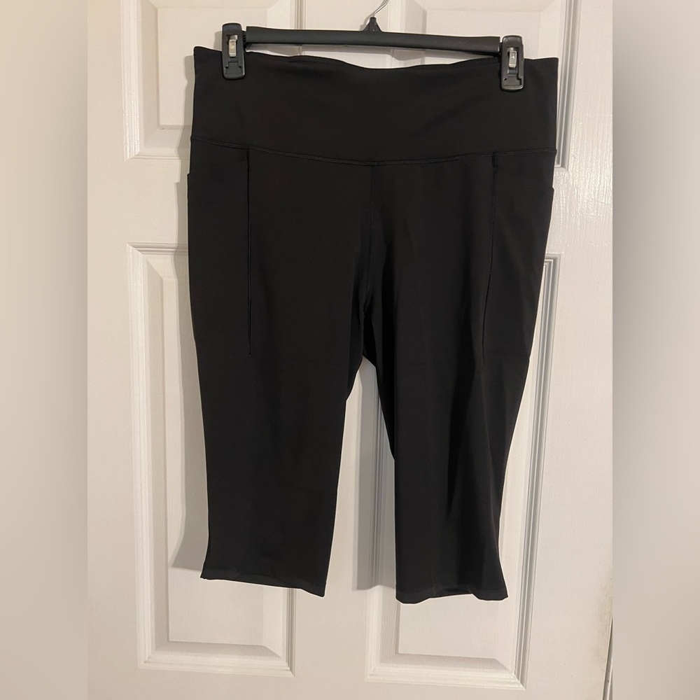 CALIA by Carrie Underwood Black Cropped Leggings